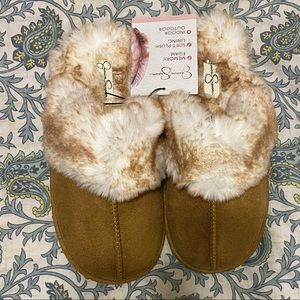 Jessica Simpson Tan Slip-on Inside/Outside slippers Size Large 8-9 New w/tags